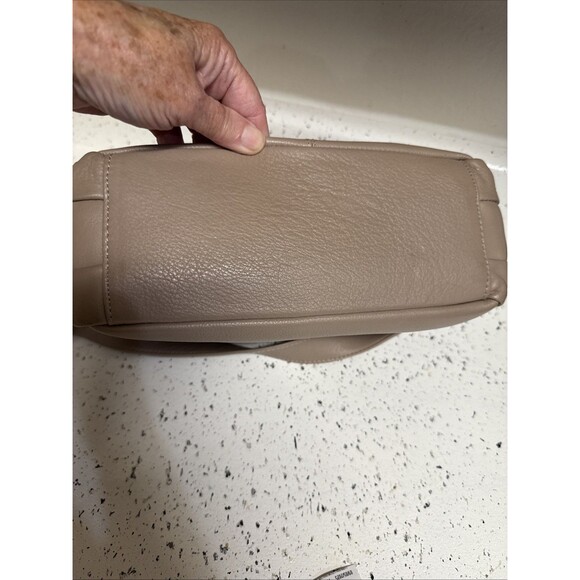 Leather Beige Purse. Lots Of Compartments - Picture 4 of 6